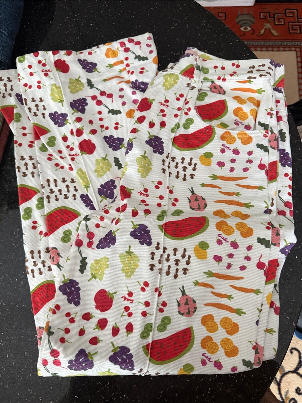 Lisa Says Gah White Fruit-Print Pants
